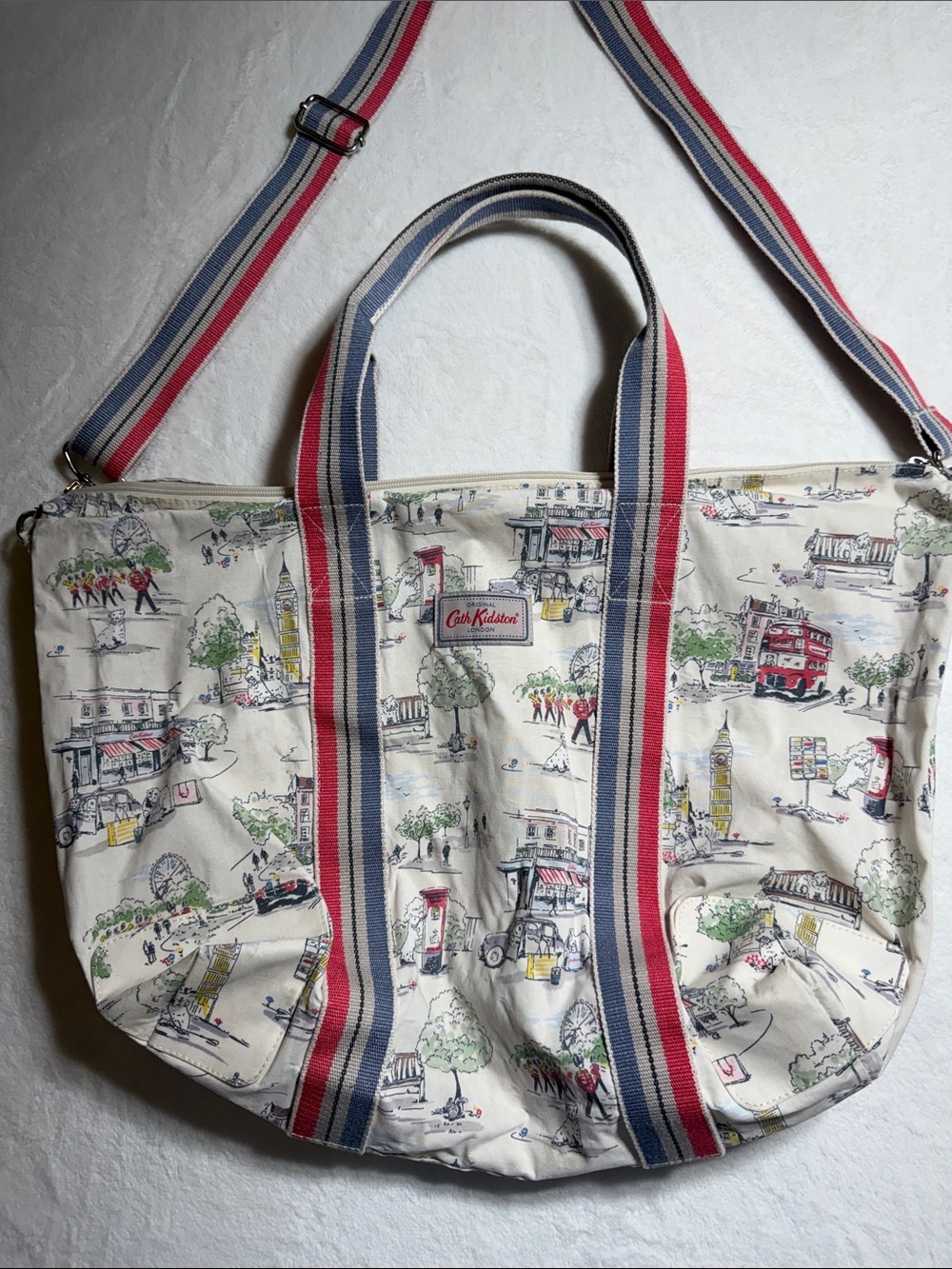 Cath Kidston Billie Goes To Town Cream London Scene Canvas Travel Bag - Picture 3 of 14